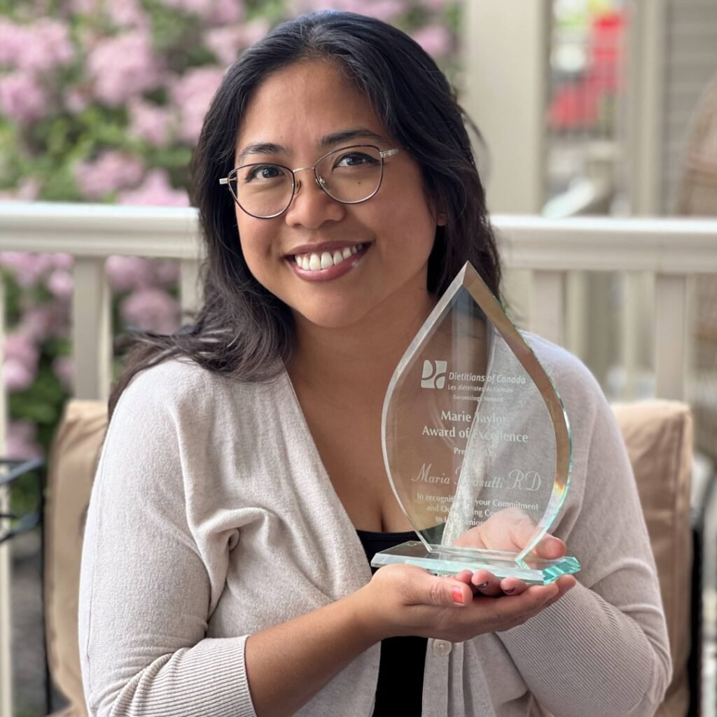 Maria-Biasutti-with-award-1024x1024